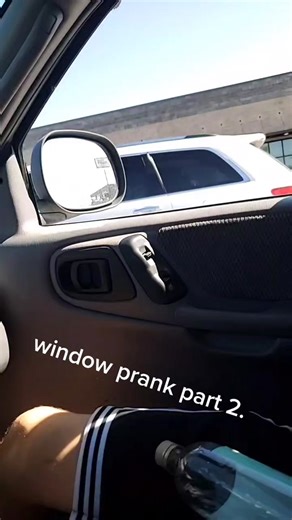 window prank part 2. like for part 3.#joke #justhavingfun #notsohappy #pranks #prank #fypシ