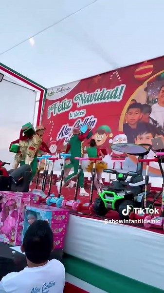 Les mostramos un poco de nuestro opening navideño 2024 🎄⭐️ Una hermosa cancion de @Gloria María Solari Viva la navidad ✨ Contactanos al 922 242 775 #navidad #checherereche #hsbc #shownavideño