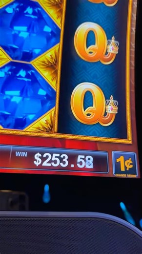 CASH OUT OR KEEP GOING? 👇🏽#casino #win #live