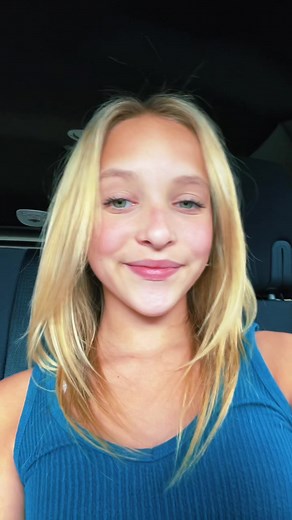 HOW DO U DO IT!!! I CAN’T DO IT! why is my tongue like that 😩 @lillybketchman @lillyandstaceyk