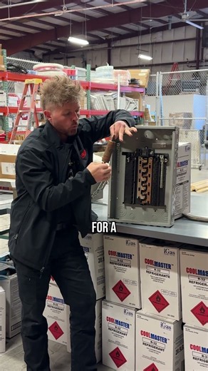 Fuse Box vs. Breaker Panel: Home Tips You Need to Know ⚡