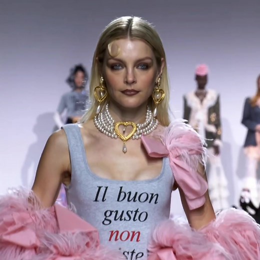 Jessica Stam Moschino SS24 Catwalk Fashion Show
