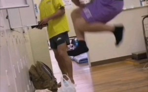 「那須川天心」嘣！呜啊！（吓到起飞）