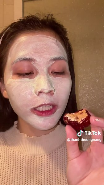 Một trong những routine buổi sáng đơn giản cho làn da dầu của Thanh nè mấy nàng. Da Thanh đã không còn mụn như trước, nhưng việc chăm da vẫn luôn là thói quen mà mỗi cô gái xinh đẹp, chỉn chu, thương mình nên có đúng hong??🤭🫶🏻🌸 #skincare #skincareroutine #goclamdep #compliment #dadaumun