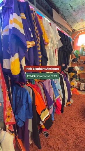 🚨This is your sign to shop local this weekend in Baton Rouge! If you’re getting out for Small Business Saturday, here are a few places to add to your list: 1️⃣ Anthony Lawrence Collection 👕 📍7566 Bluebonnet Boulevard A one of a kind HBCU shop filled with Southern University gear. Think shorts, tees, sweaters, and plenty of Columbia blue and gold pride. 2️⃣ Bath Junkie 🫧 📍 7425 Corporate Boulevard Suite 830 Mix up your own perfume, build a custom body scrub, grab a few fun bath bombs, and st