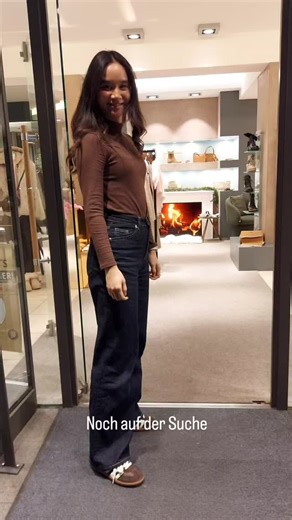 grüninger SCHUHE, Nagold on Instagram: "Noch auf der Suche nach dem perfekten Weihnachtsgeschenk? 🎄✨ Komm mit auf eine kleine Store-Tour und entdecke stylische Geschenkideen für deine Liebsten. 🎀💫👼"