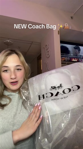 Unboxing My NEW Coach bag👜✨ The Erin Bag #creatorsearchinsights #coach #erinbag #coachpurse #newpurse @Coach