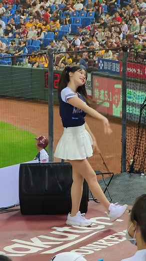 #asian #cheer #cheerleader #cheerleading #baseball #dance #danceawesome #entertainment #show