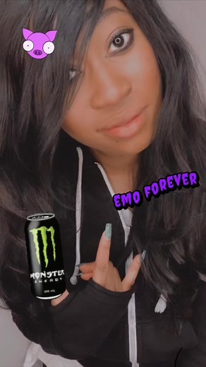 Emo Fashion Trends: Darken Your Clothes and Strike a Pose