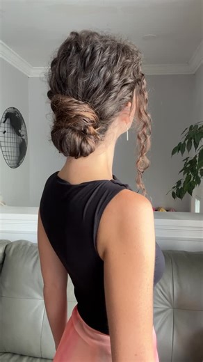 Jennie 🌷 | Curly Hair Care and Simple Hairstyle Tutorials on Instagram: "Cute low bun 🥰 #lowbun #hairstyles #hairstyletutorial"