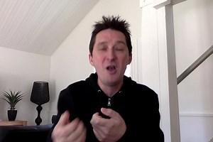 111K views · 4.3K reactions | Voici comme promis des nouvelles de ma soeur en plein confinement ! #1 ça promet... Prenez soin de vous  #ensembleàlamaison #restezchezvous Rire et chansons | Sellig | Facebook