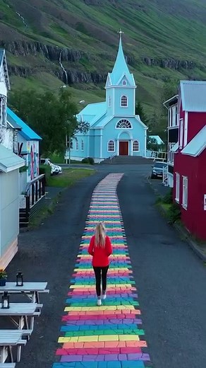 Going for a stroll in one of the cute Icelandic towns 🥹❤️ Iceland has many cute fishing villages with stunning scenery, colorful old houses, and charming cafes. So it’s mandatory to stop in them when you’re road tripping Iceland ☺️🇮🇸🏠 I love the bright houses in red, blue, and yellow standing out against cliffs and waterfalls. Each village has its own feel, from cozy streets with small cafes and shops to busy harbors with fishing boats and fresh seafood. I’ve listed all of my favourite towns