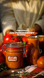 *SZYBKI SOS POMIDOROWY NA ZIMĘ* przepis⬇️ Jeśli szukacie pomysłu na przerobienie pomidorów, których teraz zaczyna przybywać i których nie trzeba obierać ze skórki to dobrze trafiliście! Minimum wysiłku maximum smaku 🫠🫠🫠 Lato zamknięte w słoiku lub butelce to właśnie to! Sos jest doskonałą bazą do zupy czy do rożnego rodzaju sosów ☺️ Pomysłem zainspirowała mnie @eko_stodola 🥰 Dziękuję! 😁 ✅✅✅przepis zapisz i wykorzystaj, jeśli będzie potrzeba, a profil zaobserwuj, by mieć więcej ciekawych ins