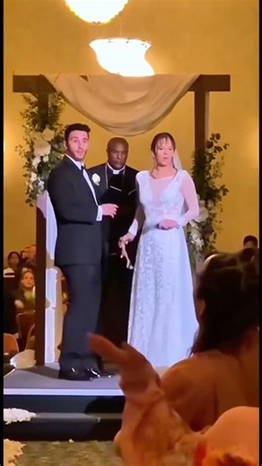 Bride ripped off her mask and the entire wedding lost its mind