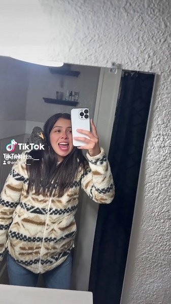 I WAS SCARED of my chicken but I had to hop on this trend 😂 #periquitotrend #trending #chicken #scary #fyp #paratiiiiiiiiiiiiiiiiiiiiiiiiiiiiiii