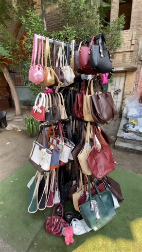 SWA7_BR2ND on Instagram‎: "من الشنط البناتي اليومية إلى الشنط الجامعية العملية، نختار لكِ الأفضل لتظهري بأناقة كل يوم. 👜 خامات ممتازة 💕 تصاميم تريندي 💸 أسعار تناسب الجميع 🚚 توصيل سريع وسهل تميّزي بلمسة مختلفة… فقط مع SWA7_BR2ND موجود يا قمر ♥️ • 🚚 الـشـحـن لـكـل الـمـحـافـظـات ايـام الـثـلاثـاء و الـسـبـت✨ • 💸 طـرق الـدفـع : فـودافـون كـاش - انـسـتـا بـاي . • 📩 لـلـطـلـب يـرجـي الـتـواصـل عـلـي أحـد الـطـرق الـأتـيـه : • 0201208899920📞 • abdoswah881@gmail.com📧 #سواح_براند #swa7 #swa7_br