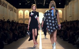 【芬迪 | 2015年春夏季女士时装秀】Fendi Womens SpringSummer 2015 Fashion Show