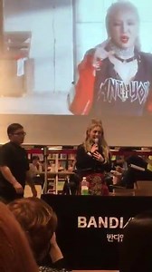 136 reactions | [Fancam] 170610 Hyoyeon 'wannabe Fansign by Logo | Kim Hyoyeon ~ Dancing Queen ~ | Facebook