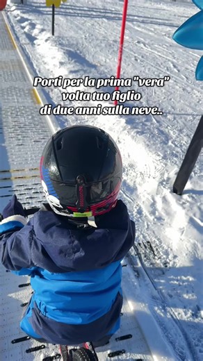 “Alessandro, 2 anni. La sua prima vera volta sulla neve.. piccole passioni e zero paura 😎❄️” #perte #livigno #snowbaby #dueanni #familytime