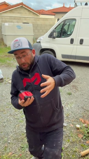 ✅ Nouvelle génération de batteries haute performance Bosch ProCORE18V Les premières batteries 18V dotées de la technologie révolutionnaire de cellules « Tabless » sans connecteurs ✅ Autonomie plus élevée : jusqu’à 71 % dans les applications exigeantes ✅ Compatibilité avec le système Professional 18V Bosch et l’alliance de batteries multimarques AMPShare L’intégration de technologies inédites assure à long terme le leadership technologique de Bosch 🔥 Bosch est le premier fabricant au monde à 