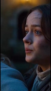 Toute l’histoire dans les commentaires. Une jeune fille pauvre, tenant sa petite sœur contre elle, supplia un milliardaire de l’aider… Un minuscule détail changea tout à jamais. | Tout sur la vie