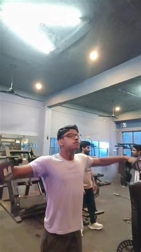 Shoulder Pump 💪 #shoulderworkout #gym #fitness