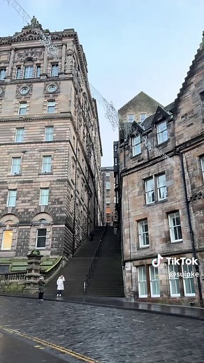 Exploring Edinburgh: A Travel Guide