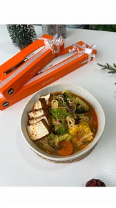 🚨Maggi Paglus, Here is a wholesome version perfect for winters Turn your favorite noodles into a hot pot packed with veggies and protein, to make it an indulgent yet balanced meal. These Talon series knives from @stahl_india are my best friend in the kitchen. These also make the most perfect gift for culinary enthusiasts. It can make anyone fall in love with cooking. They come as individual pieces or even in beautiful gift box sets. Use the code - NEHADEEPAKSHAH on www.stahlkitchens.com to get