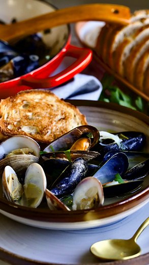 12K views | ⭐️My favorite! Steamed mussels and clams … Super Easy...