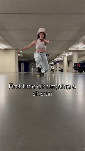Learned this entry to sit spins on a layover in Amsterdam. They asked: do you sit spin? I laughed. Then they showed me this entry so I could learn how it feels and work on body position. It def feels a lot less scary and daunting starting a sit spin when you’re already down there. Tips for this entry: • Get as low as you can in a lunge • Open your arms & turn your head in the direction you’re going Use the power in your back leg and bring it to your other leg • Point toes in • Put hands on knees