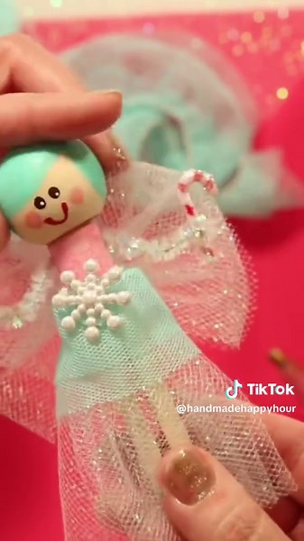 Sugarplum Fairies 💕🧚 Wooden Clothespin Dolls! These cute little fairies are so fun to make and they can be designed in hundreds of ways. Just grab a wood clothespin, wood base and large ball for the head. Peg dolls are an easy handmade toy for display or play. Paint and decorate your clothespin doll with scrap fabrics, tulle, tiny embellishments. #sugarplumfairy #pegdolls #handmadetoys