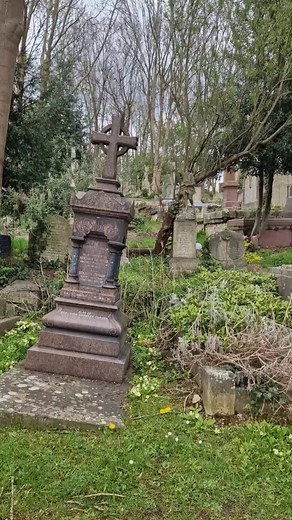 #london #spooky #ghost #history #highgatecemetery #grave