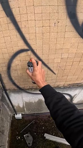 🔥 Graffiti Letters with Leftovers Spray Cans in an Abandoned Building 🔥 . Full process video 👉 On my YouTube Channel . Do you like it ? Leave me your comments below ⬇ . . Spray Paint from @akagraffiti 🔥 5% DISCOUNT CODE / 5% CODIGO DE DESCUENTO: RESAKAS . . . . . . . . . . . . . #graffitiletters #graffitiart #resacs #spraypaint #graffitibombing #throwup #akacolors #throwups #throwupz #graffitiartist #graffitistyle #resak #resaksgraffiti #akagraffiti #graffiti #grafiti #throwupgraffiti #graff