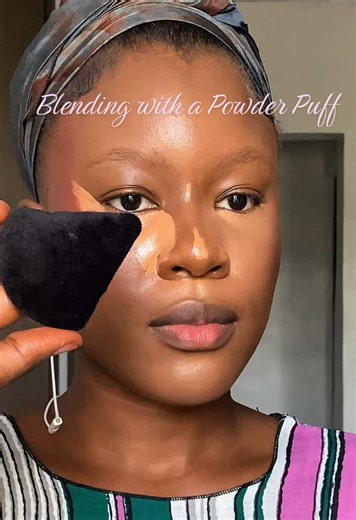 Mastering Smokey Eyes with a Powder Puff Technique