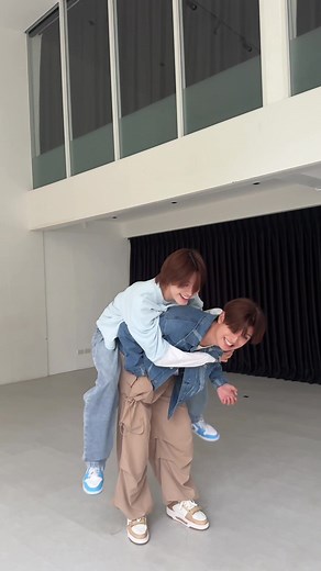 You need a HUG! 🫠 #AAashirakorn #KHUNPOL #BUSbecauseofyouishine | aa bus