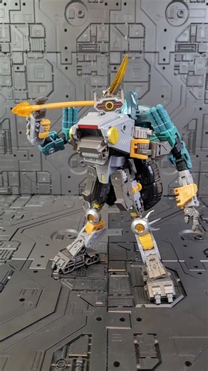 Quick Tutorial: Let's combine Amalgamous Prime with Micronus Prime from the Transformers Age of the Primes series. This build was interesting... it essentially just upgrades Amalgamous into a larger version of himself via a Micromaster / Minicon upgrade, so I guess that makes sense then? Still getting to know both of these bots, so More builds to come soon 🫡 #Transformers #ageoftheprimes #hasbrotoypic | Bot Bender Orinj