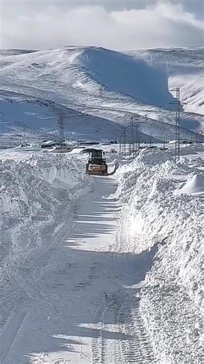 AGRI DAGI'NDA KAR CALISMASI