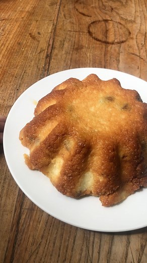 La recette du gâteau de semoule aux raisin secs de mémé Moniq Les ingrédients : • 1 l de lait • 150 g de sucre • 125 g de semoule fine • 60 g de raisins secs • 2 œufs La recette sur le blog : http://cuisine-meme-moniq.com/pudding-de-semoule/ | Cuisine de Mémé Moniq