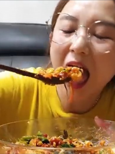 27K views · 612 reactions | Yukhoe Bibimbap!! It's the best, but it's too complicated to make. SMH #hamzy #mukbang #asmr #hamzymukbang #yummyfood #koreanfood | Lolzidades zoeiras | Facebook