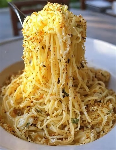 “Spaghetti with Butter and Parmesan: The Simple Comfort That Never Fails” 😋 Craving comfort? Try this classic spaghetti dish today! 🍝