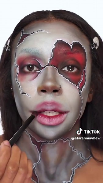 Zombie Makeup Tutorial! 🧟‍♀️💄 ib: @Aaron Stray 🫶🏾 PAINT- @Mehron Makeup HIGHLIGHT- @Fenty Beauty EYELINER- @ColourPop Cosmetics EYESHADOW & SHADING- @BEAUTY BAY LENSES- @PinkyParadise @Coloured Contacts 👁 #makeup #zombie #frankiestein #halloweenmakeup