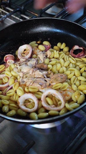 Γκογκες με θαλασιννα και κόκκινη σάλτσα #food #μαγειρεμα #foodlovers #cooking