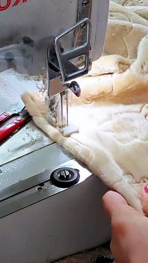 We are a source factory of textiles, specializing in producing various blankets, textile products, etc. with high quality and low prices. #textileindustry #textilemill #airlineblanket #woolenblanket #sourcefactory #factory #textilefabric #greyfabric #fabric #clothing #life #homelife #fleeceblanket #blanket #wrap #spin #textile #fabric #home #factory #manufacture #dmoversea #bjdtiktok #home