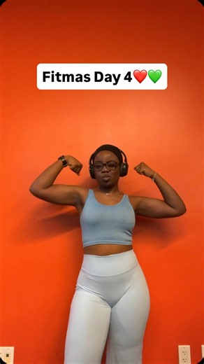 💛 on Instagram: "Happy Thursday 💚❤️. Trying @skaijackson ‘s workout routine today 💌💌 • • • • #skaijackson #workout #vlogmas #fitmas #celebritiesworkout #trends #fitnessjourney #workoutvideos #healthandfitness #instagramreels #almostchristmas #suggestedforyou #explorepages #suggestedreels #fitnesswomen #instareels #healthylifestyle #fitnesslifestyle #viralreels #viralworkout #reelspage #reelsfeed #womenwholift #strenghttraining #gymaesthetics #lifestyleinfluencer #selfgrowth #fitnessinfluence