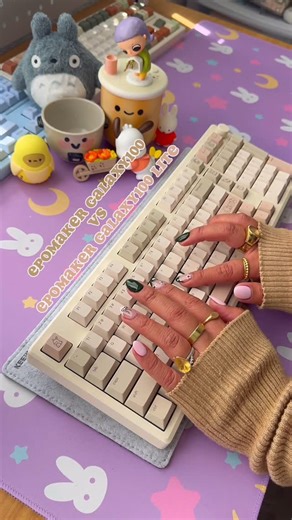 Kia Felicia on Instagram: "which one do you like more?! 🤎✨ board 1: 🤎 @epomakerkeyboard galaxy100 🤎 @pryzma.io java switches 🤎 osume mocha keycaps board 2: 🤍 epomaker galaxy100 lite 🤍 epomaker creamy jade switches 🤍 osume year of the rabbit keycaps #keyboard #asmr #keyboardasmr #typingasmr #beigeaesthetics #brownaesthetic #neutralaesthetic #kawaii #kawaiiaesthetic #creamykeyboards #cozydesksetup"