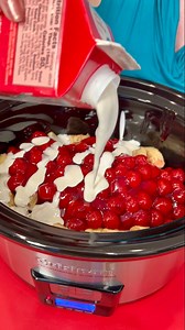 Everyone will love this festive dessert! 😍 (This original video was produced by Network Media, LLC and Kyle & Mistie) | Southern Fried Cookin'