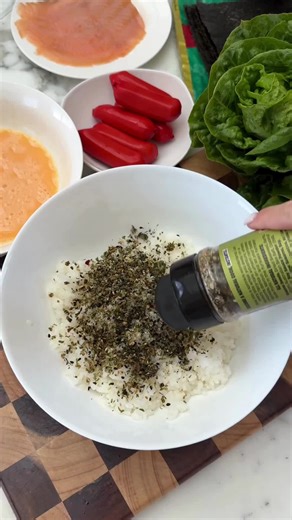 Say hello to the Labubu Bento – the most mischievously tasty lunch you’ll ever meet! 🍱💫✨ Ingredients: - 1 ½ cups sushi rice (cooked and seasoned) - 2 tbsp furikake - 3 small frankfurts - 2 eggs, beaten - 4 slices smoked salmon - 1 romaine lettuce leaf - 1 radish, finely sliced into thin rounds - ½ Lebanese cucumber - 1 Nori sheet - Black sesame seeds Method: 1. Make the Labubu Face - Mix half the sushi rice with furikake. - Take a spoonful of plain white sushi rice and place it in the centre o