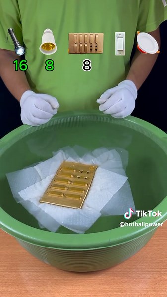 GUESS HOW MANY TISSUE PAPER CAN FLOAT A TORCH LIGHT 🧻🔦 #experiment #water #waterexperiment #asmr #satisfyingvideos #asmrsounds #tissue #tissuepaper #toiletpaper #unitedstates #unitedkingdom #fyp #fypviralシ #foryouu #foryoupage❤️❤️ #treanding #things #torchlight #ledlights #evrything