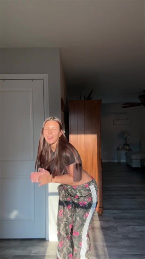 Same dance, different sound #fyp #viral #fit #trending #newdance dc: @Bǎbÿ Fãce