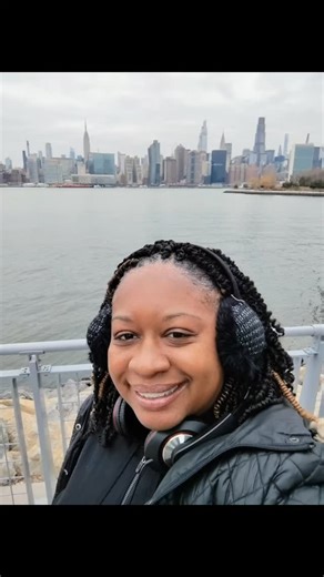 A few pictures of Brooklyn, New York... The landscape and views in Greenpoint Brooklyn are so beautiful, even in the cold... I'm staying in Queens for now and I love all the authentic restaurants and food trucks... Let Your Lights Shine People of New York | Sakita Gilliam